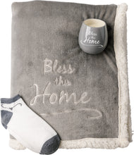 Load image into Gallery viewer, Home Royal Plush Blanket Gift Set