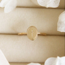 Load image into Gallery viewer, Oval Engraved Cross Ring